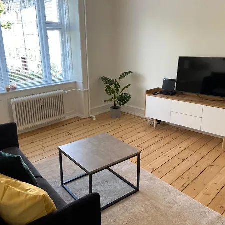 Homey 1-bedroom In Great Neighborhood Apartment *